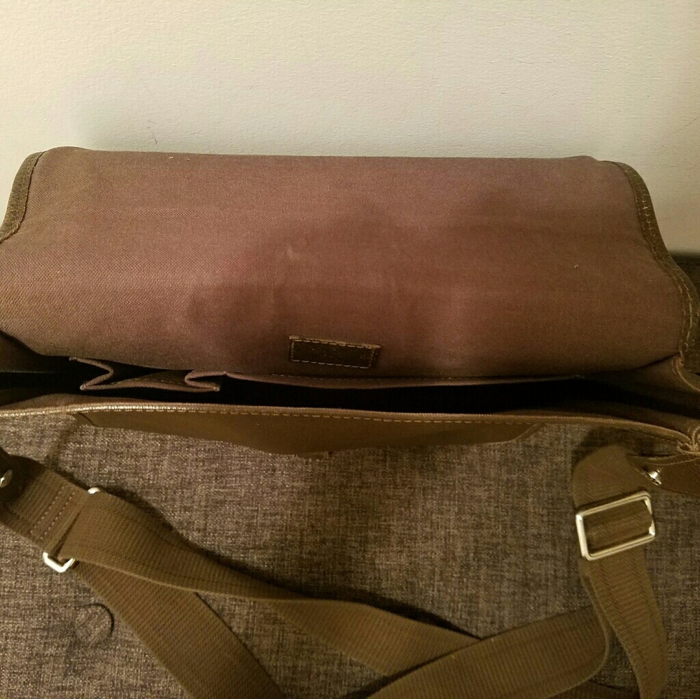 100% authentic Louis Vuitton Men's Shoulder Bag - Picture 6 of 6